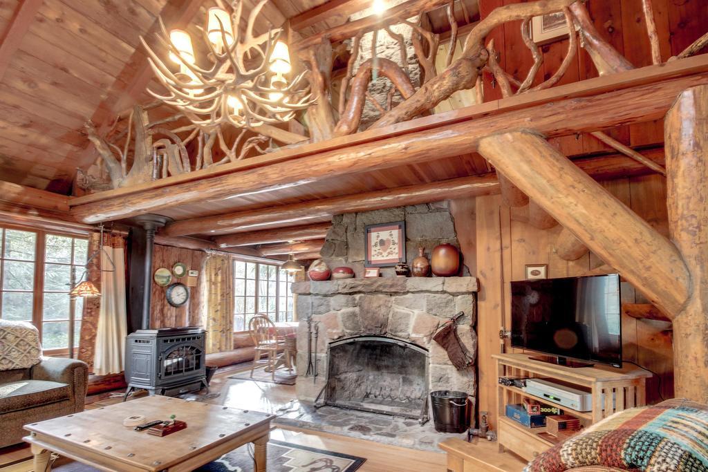 Zoe'S Log Cabin Welches Exterior foto