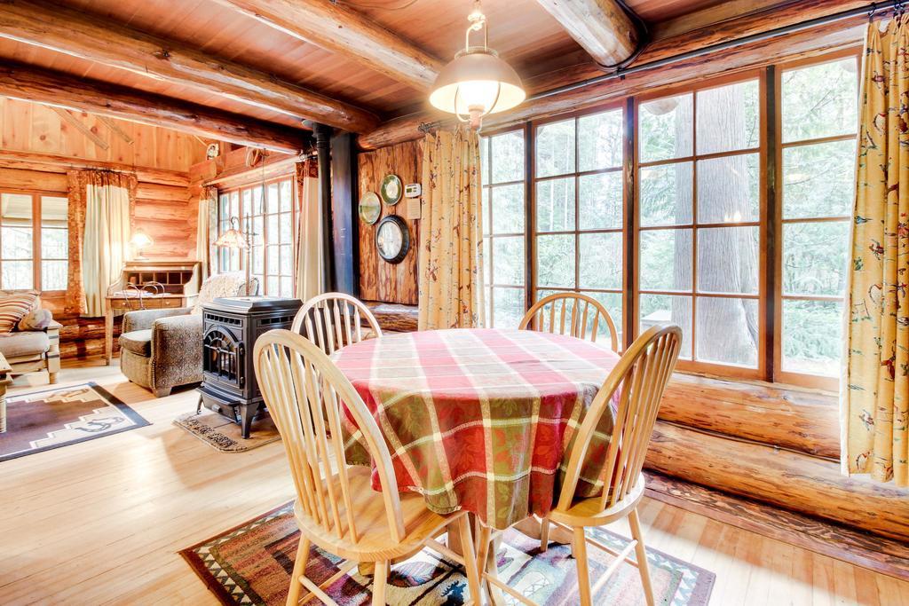 Zoe'S Log Cabin Welches Exterior foto